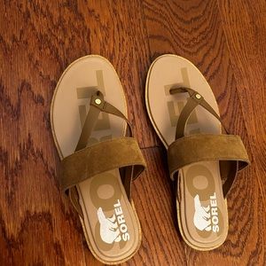 Sorel tan sandal